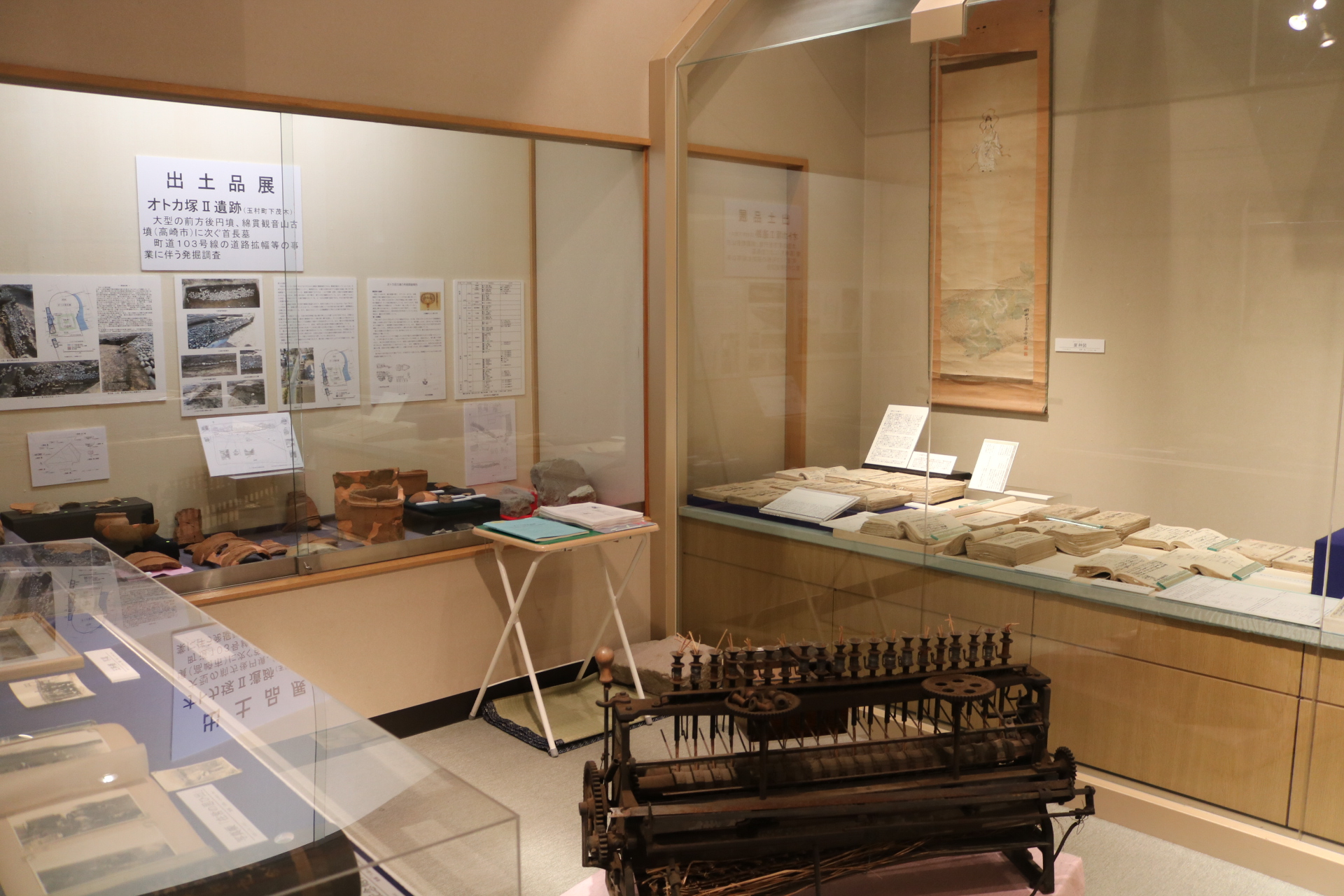 玉村町歴史資料館ミニ企画展「令和七年度新収蔵資料・出土品展」会場風景